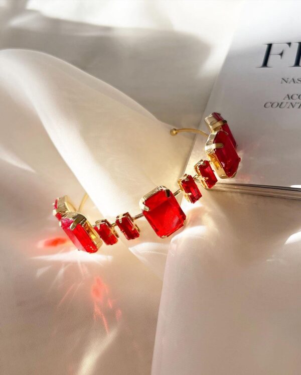 Bracelete Folheado Dourado Pedras de Chaton Retangulares Vermelho