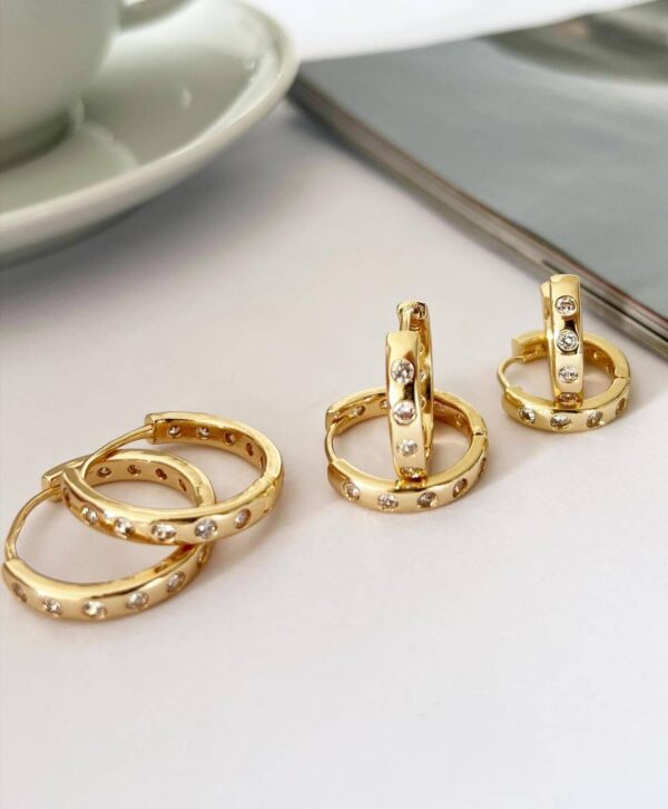 Trio-de-Argolinhas-Folheado-Dourado-com-Mini-Zirconias-em-Esferas-Enfileiradas-Cristal.jpeg