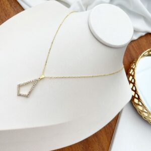 Colar Folheado Dourado Pingente Gravata Cravejada com Strass